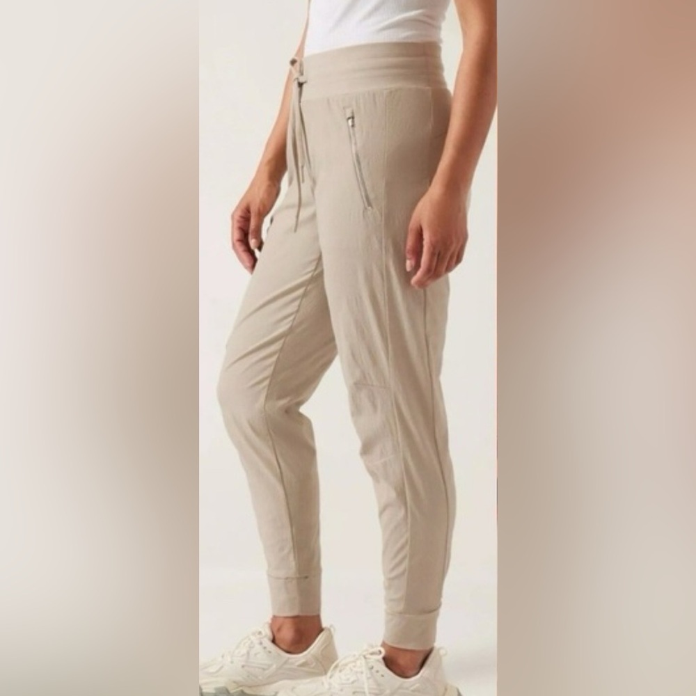 Athleta Trekkie North Joggers – Women’s Size 6 – Tan